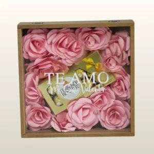 Caja con rosas de papel y caja Ferrero Rocher al centro