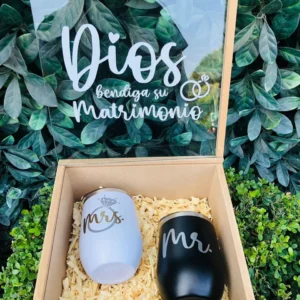Caja personalizada de madera + 2 tumbler personalizados