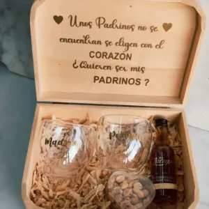 Caja personalizada madera + 2 vasos personalizados + mini Ron Zacapa + jar corazón manias
